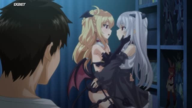 Төрт аяғында жалаңаш семіз әйел